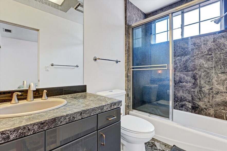 More Photos Of 4623 Hayvenhurst Ave, Encino Apartments For Sale
