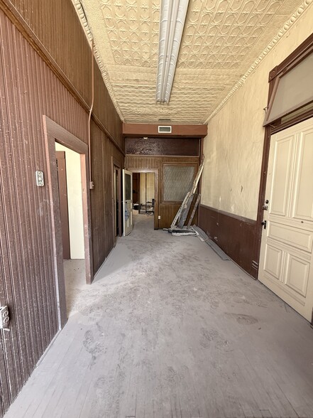 More Photos Of 203-207 S College St, Waxahachie Storefront Retail Office For Lease