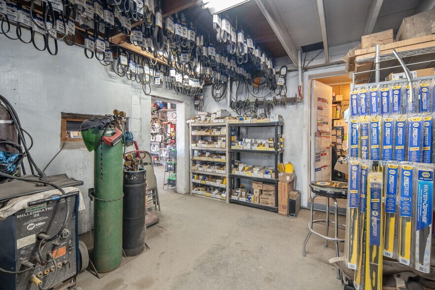 More Photos Of 1907 Van Vranken Ave, Schenectady Auto Repair For Sale