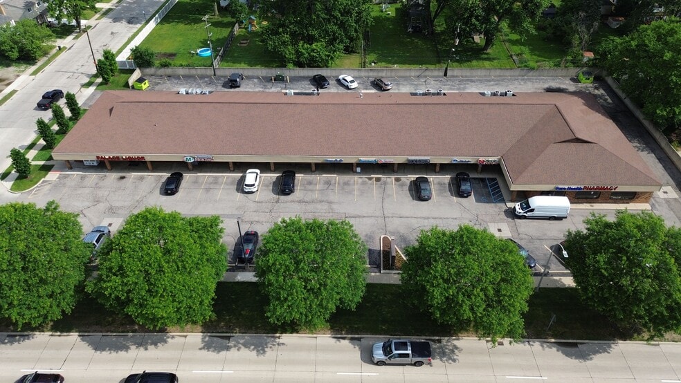 Primary Photo Of 560-650 W 14 Mile Rd, Clawson Unknown For Lease