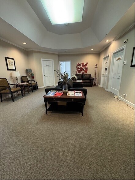 More Photos Of 1642 W Colonial Pky, Inverness Medical For Lease