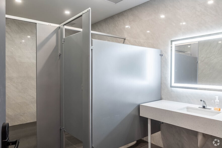 More Photos Of 500 N Dixie Hwy, Hallandale Beach Medical For Lease