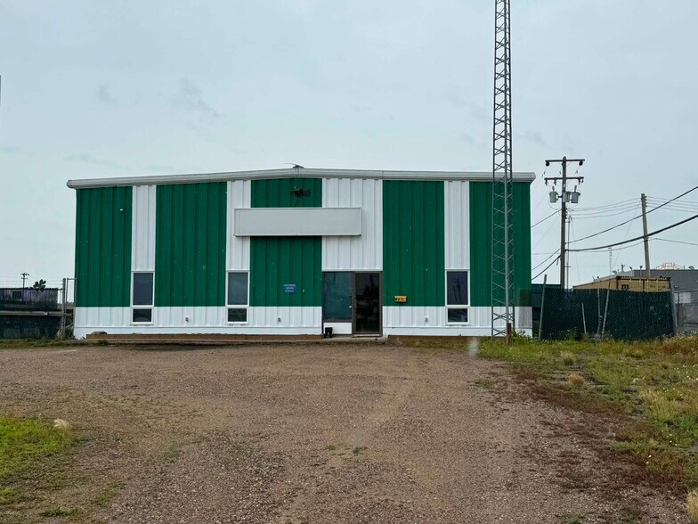 More Photos Of 5104 42 Av, Lloydminster Medical For Lease