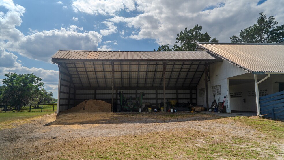 More Photos Of 12219 SW 26th St, Ocala Horse Stables For Sale