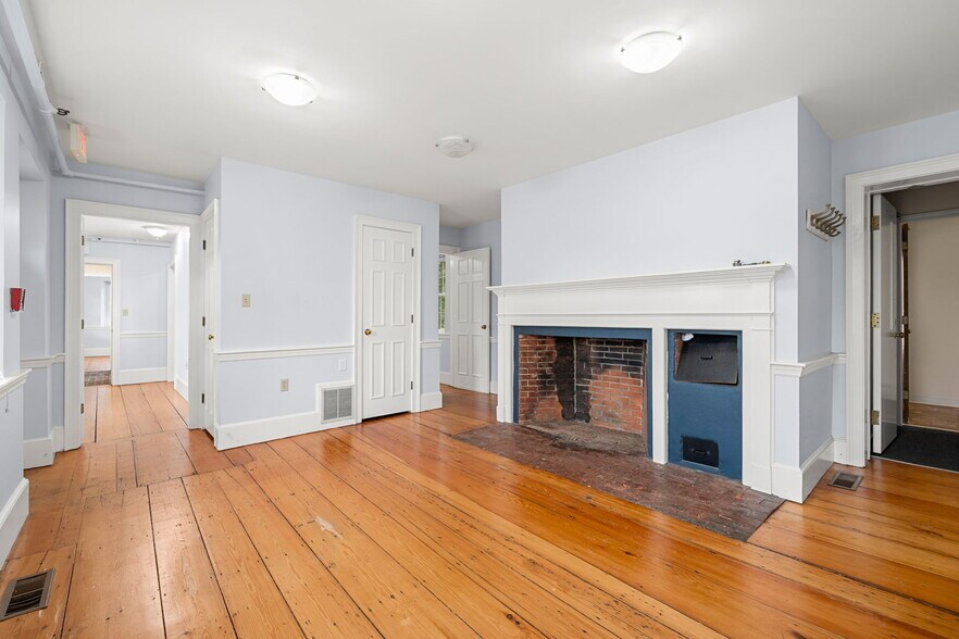 More Photos Of 160 Sylvan St, Danvers Office For Sale