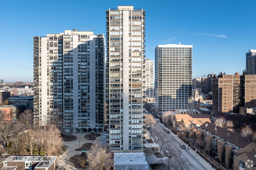 More Photos Of 1360 N Sandburg Ter, Chicago Apartments For Lease