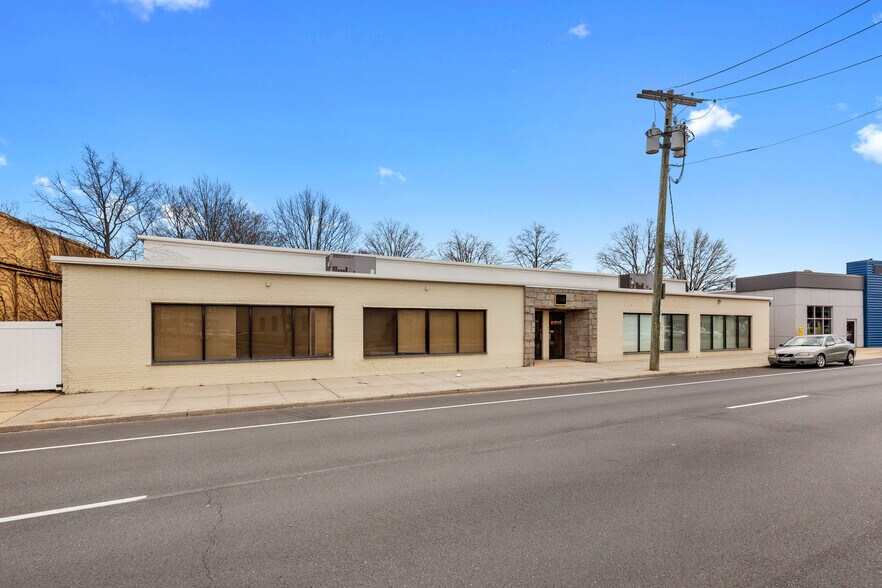 Primary Photo Of 150 Herricks Rd, Mineola Warehouse For Lease