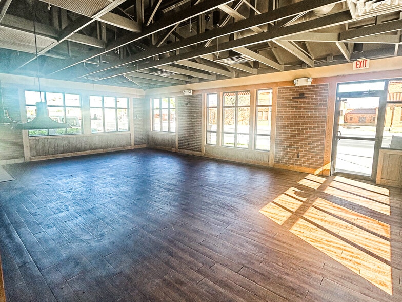 More Photos Of 2109 19th St, Lubbock Fast Food For Lease