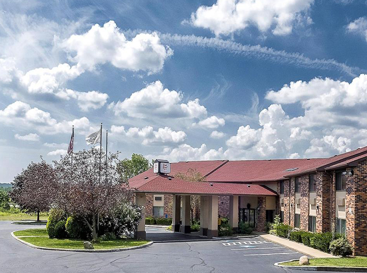 Primary Photo Of 2700 Wilson Rd, West Middlesex Hotel For Sale