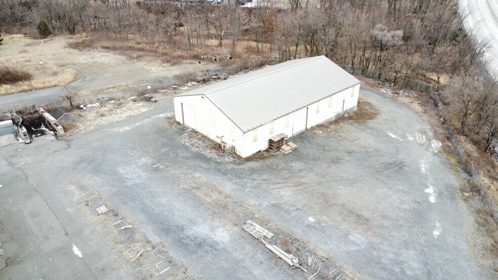 More Photos Of 174 Holly Road, Gilbertsville Warehouse For Lease