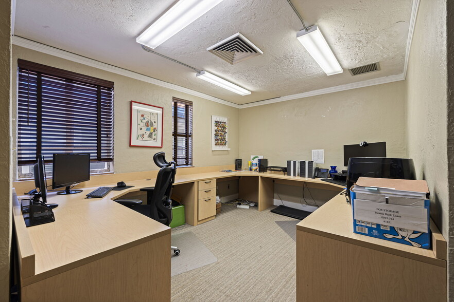 More Photos Of 721 1st Ave N, Saint Petersburg Office For Sale