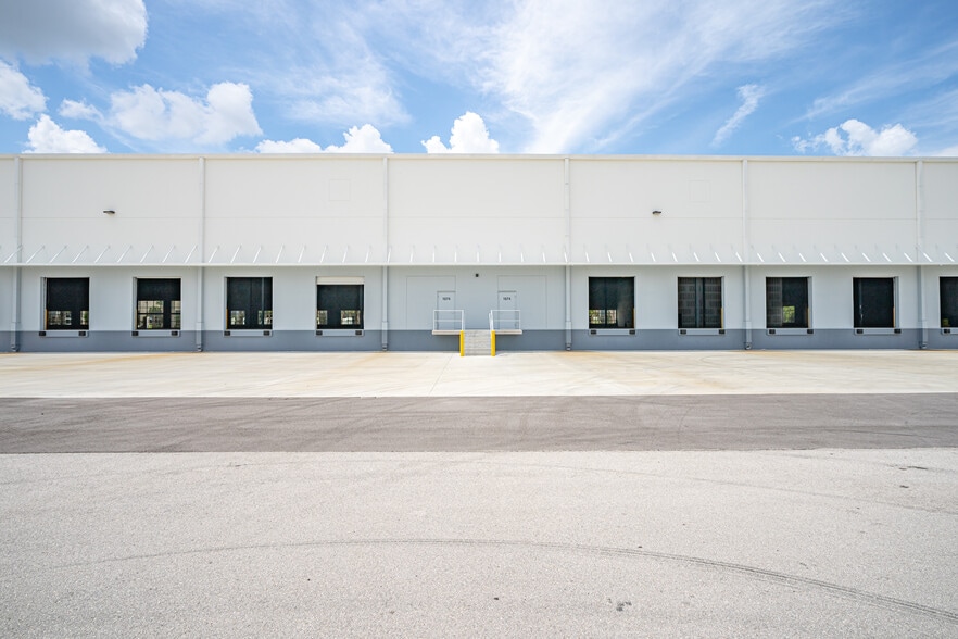 More Photos Of 1620 NW 215th St, Miami Gardens Unknown For Lease