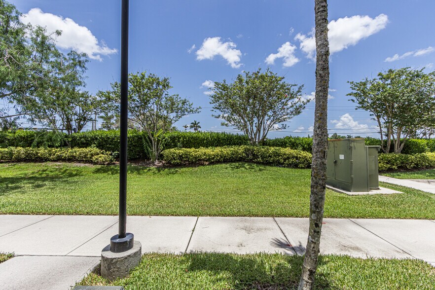 More Photos Of 10600 Griffin Rd, Cooper City Office For Sale