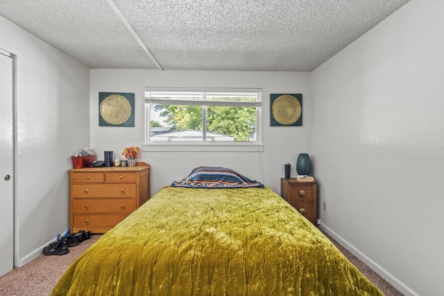 More Photos Of 3001 Juanipero Way, Medford Apartments For Sale