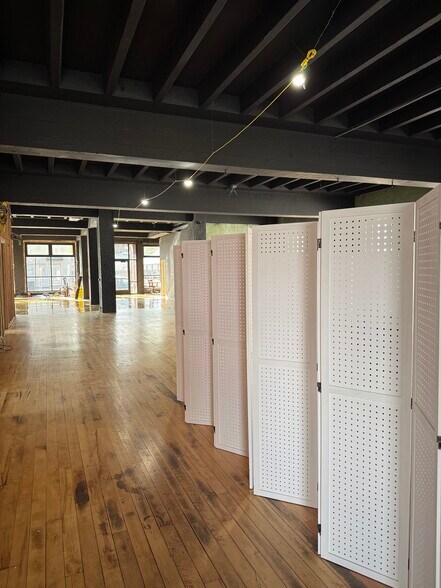 More Photos Of 203 Ellis St, Kewaunee Office For Sale