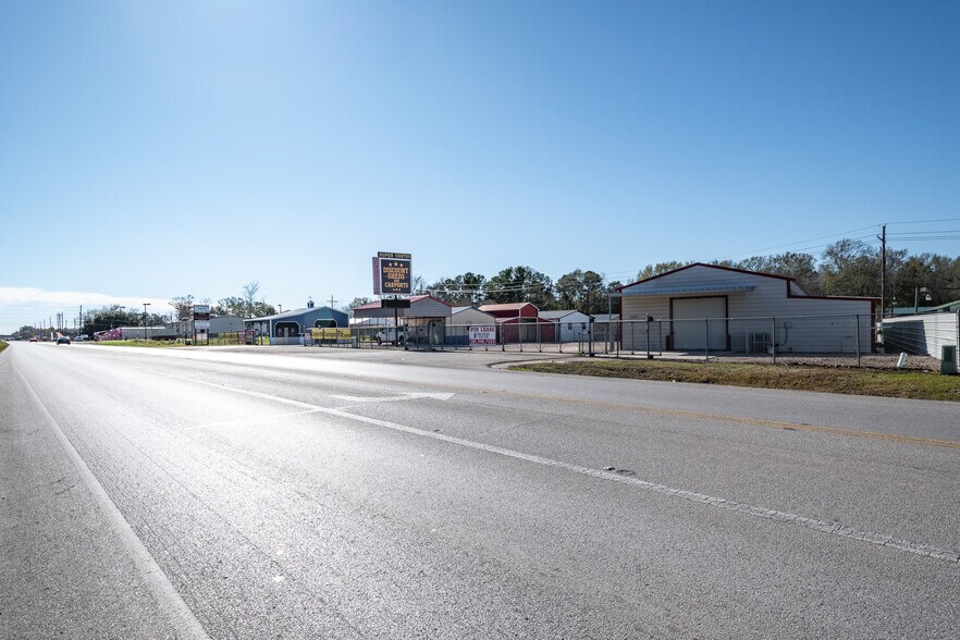 More Photos Of 21040 Loop 494, New Caney Warehouse For Lease
