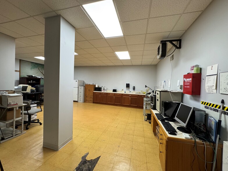 More Photos Of 503 S Main St, Nappanee Office For Sale