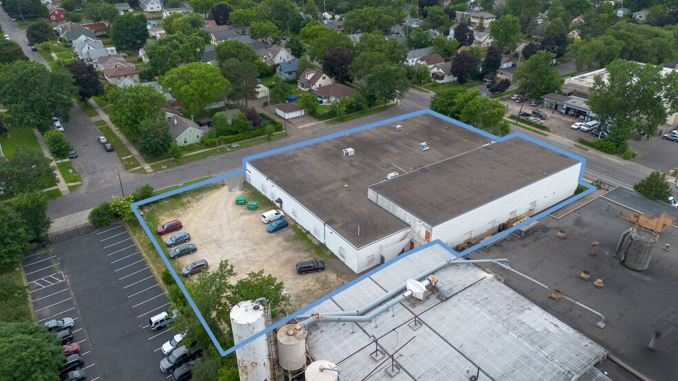 More Photos Of 976 W Minnehaha Ave, Saint Paul Warehouse For Sale