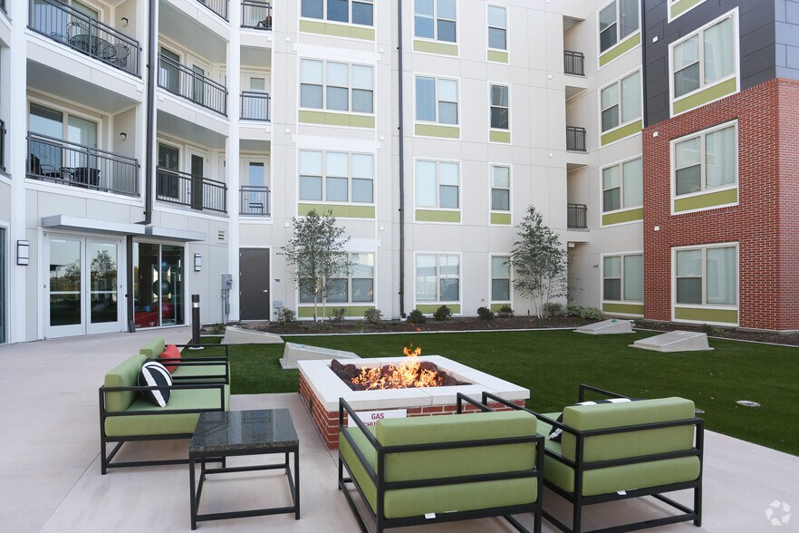 More Photos Of 1001 Old Olive Way, Creve Coeur Apartments For Lease