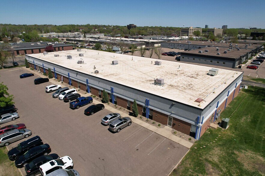 More Photos Of 7385-7399 Bush Lake Rd, Edina Showroom For Sale