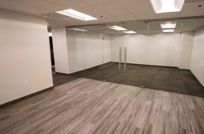 More Photos Of 1945 old gallows Rd, Vienna Medical For Lease