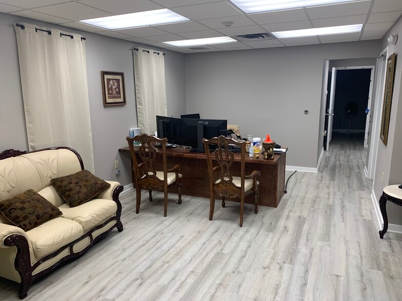 More Photos Of 60 Millstone Rd, Somerset Light Distribution For Lease