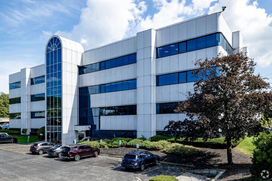 Primary Photo Of 1393 Veterans Memorial Hwy, Hauppauge Office For Lease