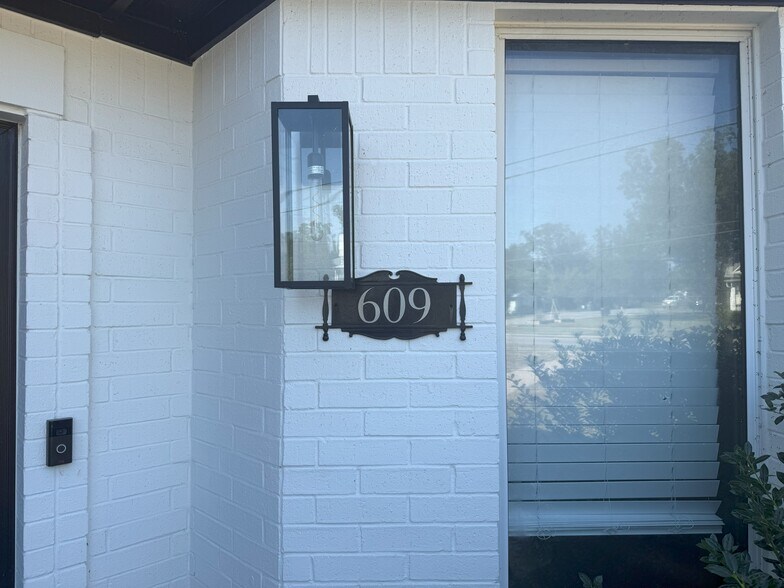 More Photos Of 609 E Main St, Round Rock Office For Lease