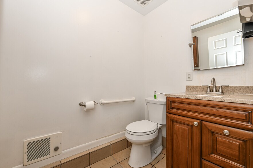 More Photos Of 108 N Front St, Burlington Specialty For Sale