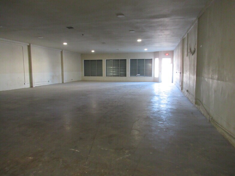 More Photos Of 1644 E Compton Blvd, Compton Freestanding For Sale