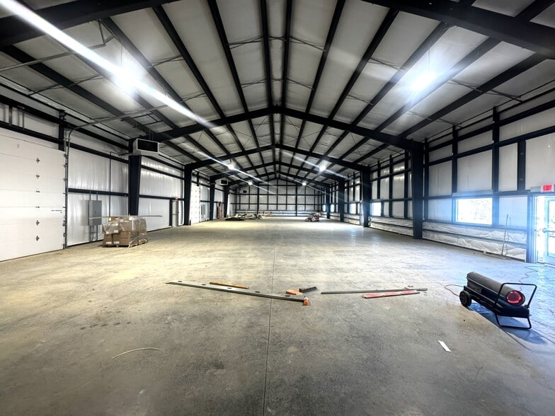 More Photos Of 8343 Masters Rd, Indianapolis Flex For Lease