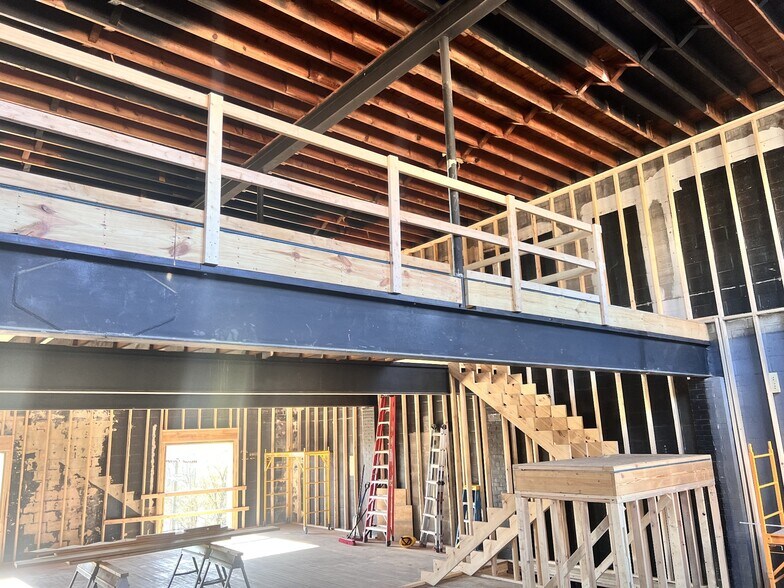 More Photos Of 114 Public Sq, Clarksville Storefront For Lease