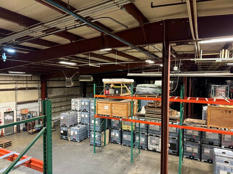 More Photos Of 6730 McEwan Rd, Lake Oswego Manufacturing For Lease