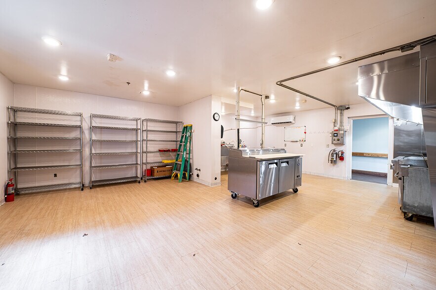 More Photos Of 461 Munson Ave, Traverse City Hotel For Sale