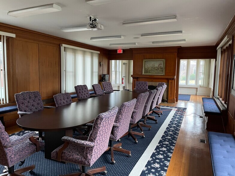 More Photos Of 621 W Oliver St, Owosso Medical For Lease