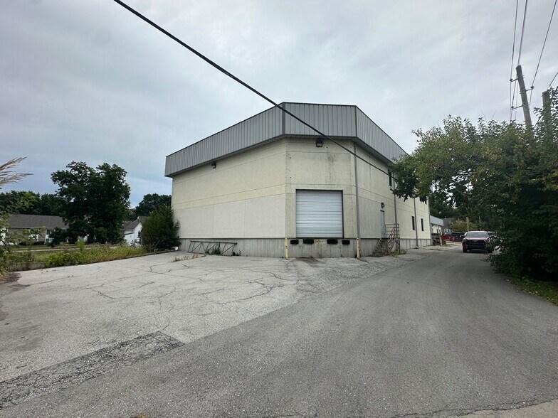 More Photos Of 110 SE 5th St, Lee's Summit Flex For Sale