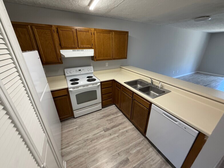 More Photos Of 201-217 Sunn Aire Ct, Wilmington Apartments For Sale