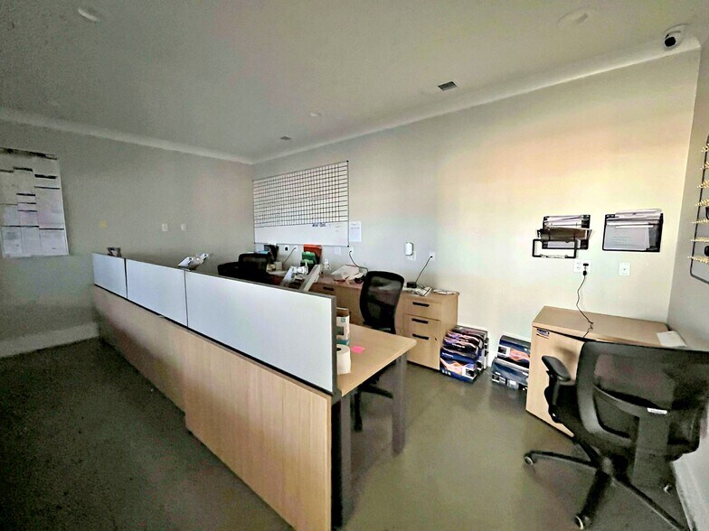 More Photos Of 1391 Murrays Chapel Rd, Sweetwater Showroom For Sale