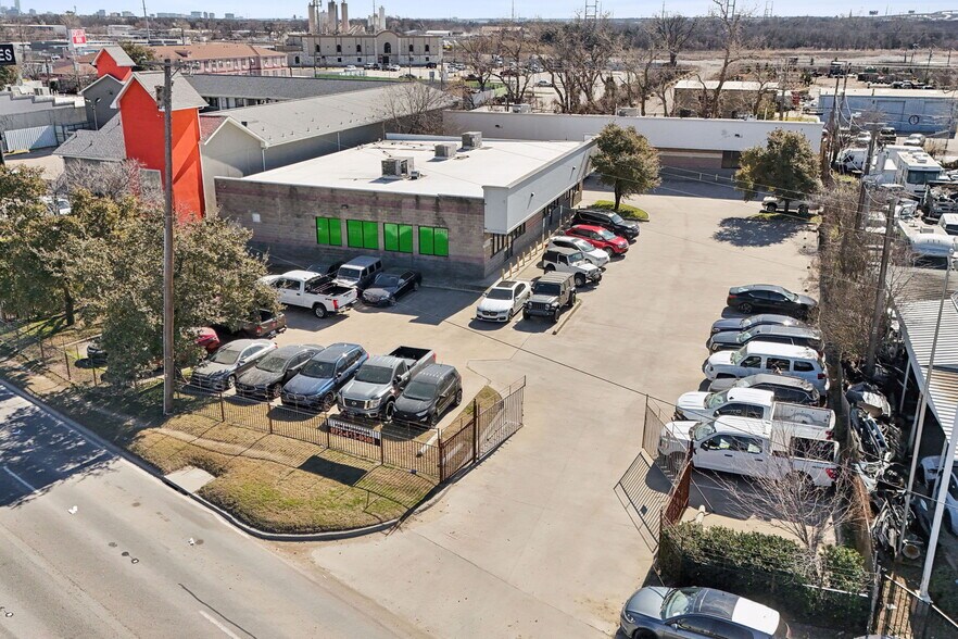 More Photos Of 2020 W Northwest Hwy, Dallas Freestanding For Sale
