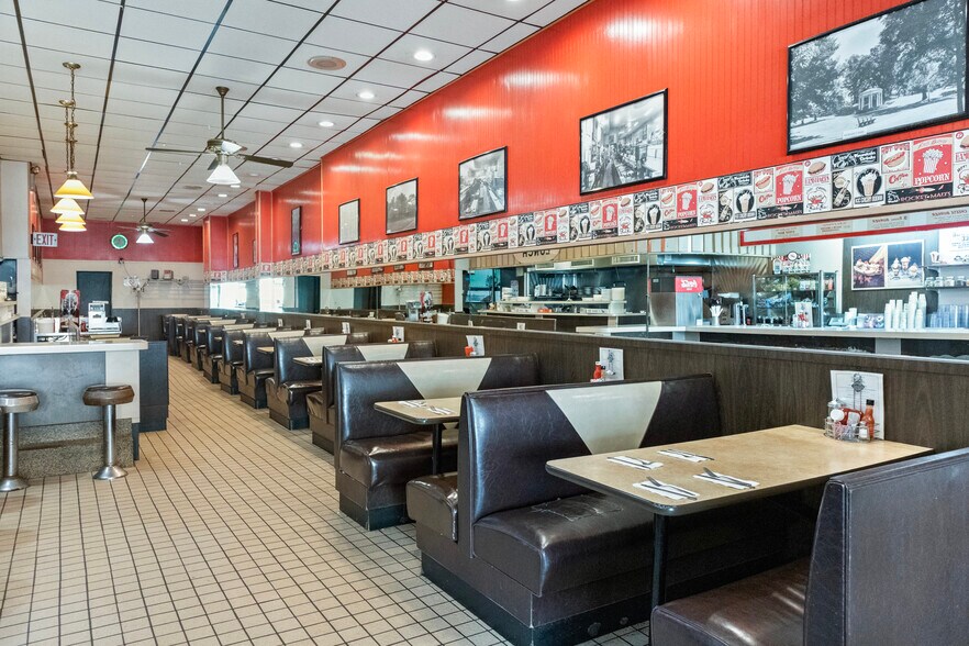 More Photos Of 8 Glen St, Glen Cove Storefront For Lease