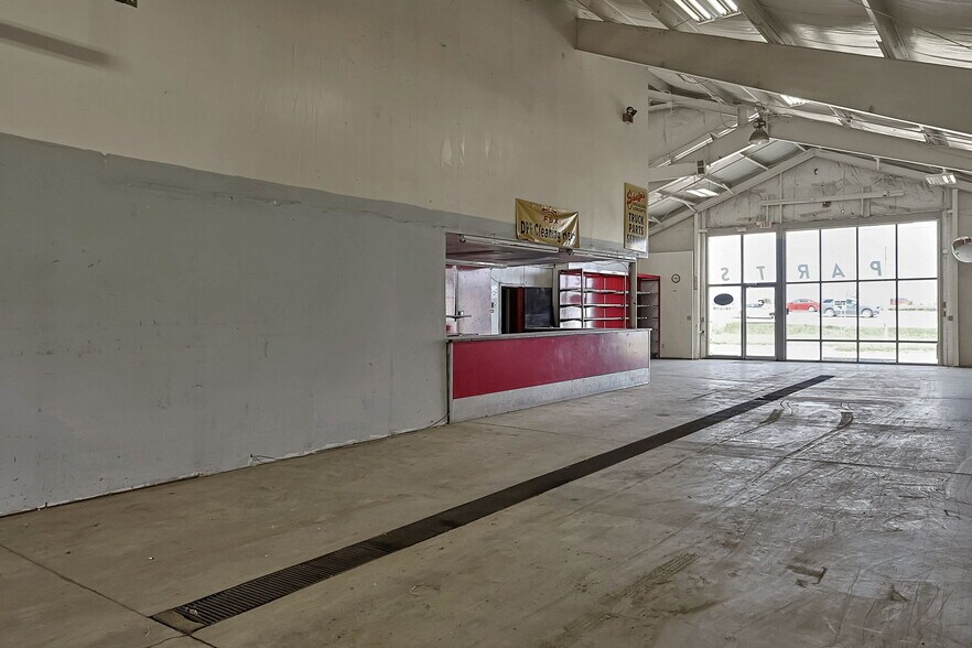 More Photos Of 10640 Lancaster Rd, Hebron Unknown For Lease