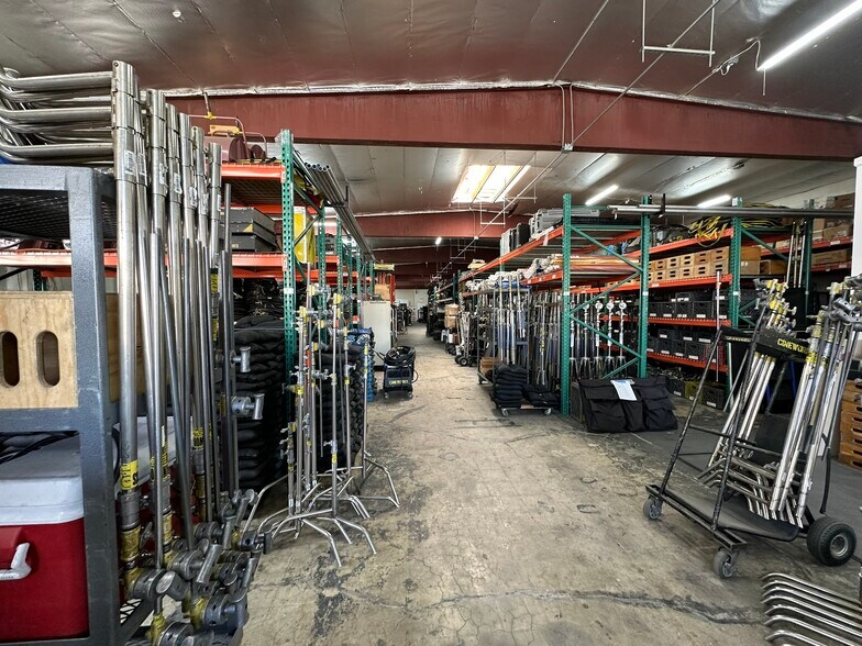 Primary Photo Of 2901-2905 Winona Ave, Burbank Manufacturing For Lease