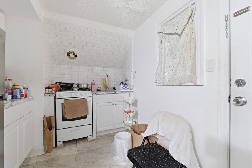 More Photos Of 200 Madison Ave, Perth Amboy Apartments For Sale