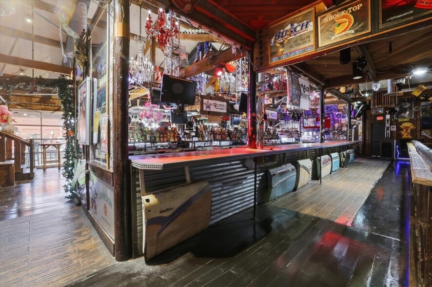 More Photos Of 3330 N Academy Blvd, Colorado Springs Bar For Sale