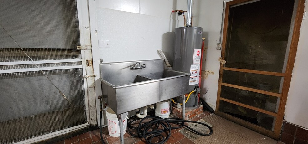 More Photos Of 701 N Martin Luther King Jr Hwy, Mexia Restaurant For Sale