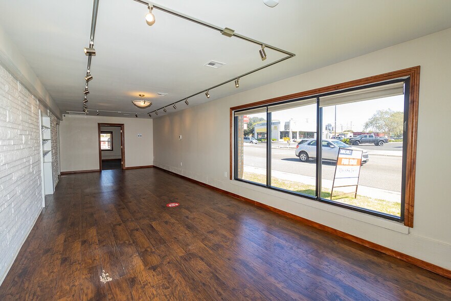 More Photos Of 1627 S Hillside St, Wichita Freestanding For Sale