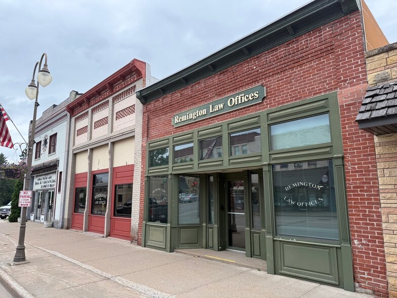 More Photos Of 126 S Knowles Ave, New Richmond Office For Lease