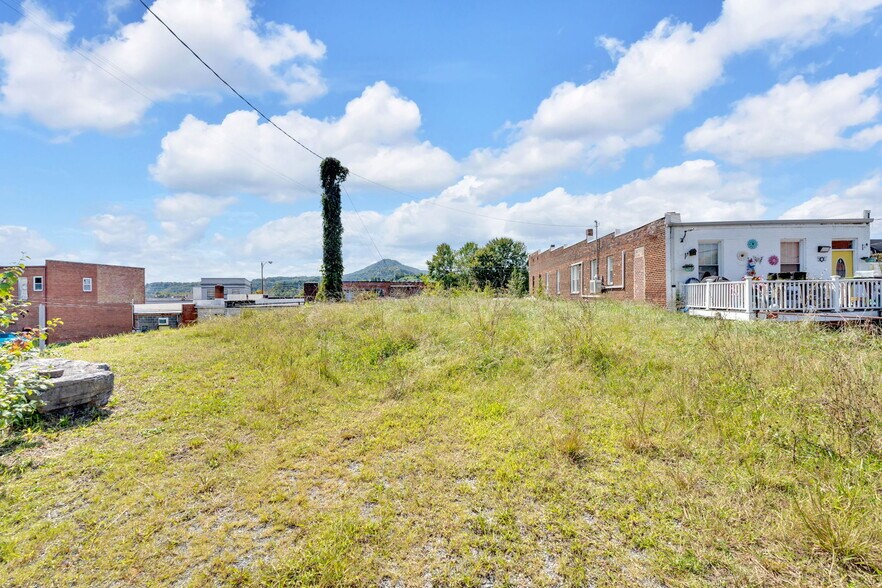 More Photos Of 333 Sullivan St, Kingsport Storefront For Sale