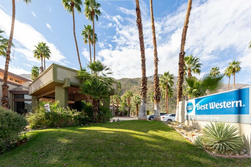 More Photos Of 1633 S Palm Canyon Dr, Palm Springs Hotel For Sale