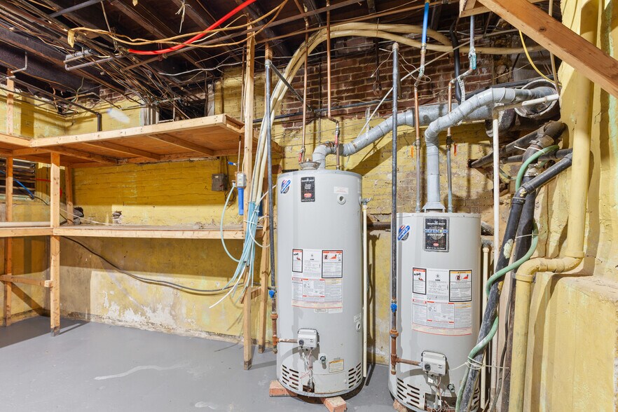 More Photos Of 194-198 Main St, Emmaus Restaurant For Sale